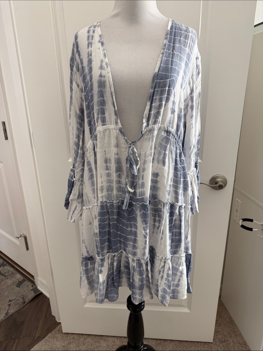 blue island White and Blue Tie-Dye swimsuit coverup Large